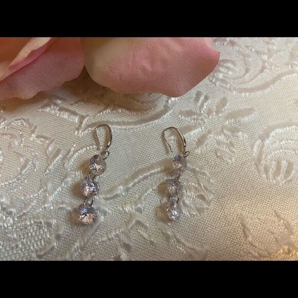 💥Swarovski Sophisticated Crystal Drop Earrings - Picture 9 of 10